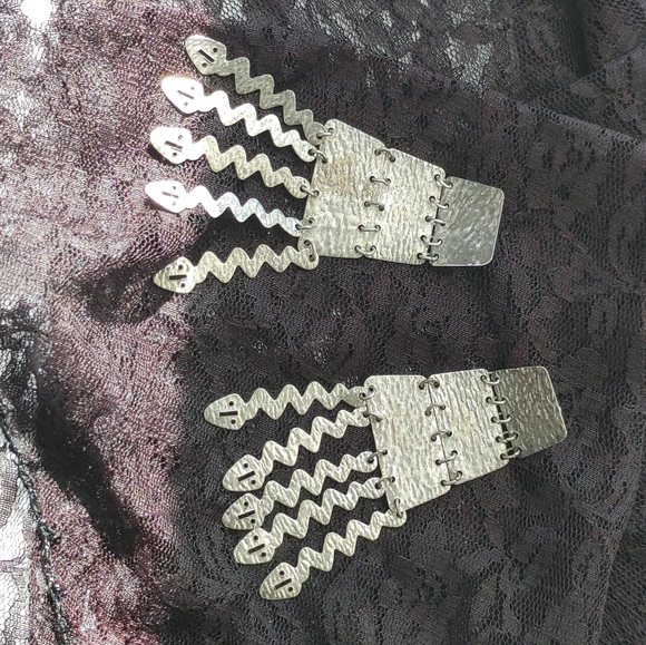 Long Dangle tiered snake silvertone earrings - Picture 5 of 6